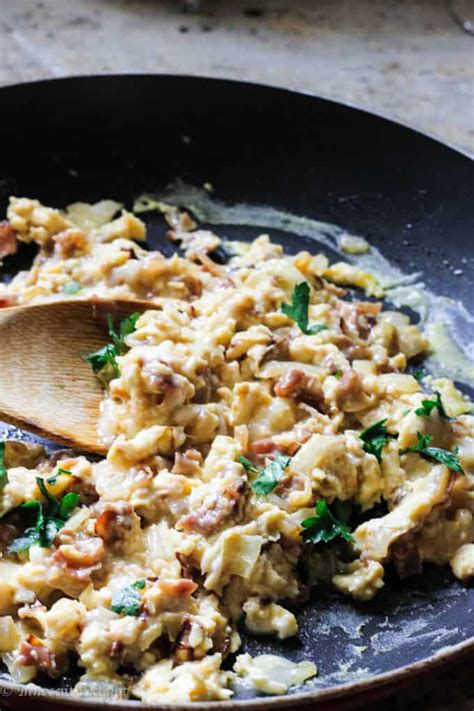 scrambled-eggs-with-prosciutto-and-mozzarella image