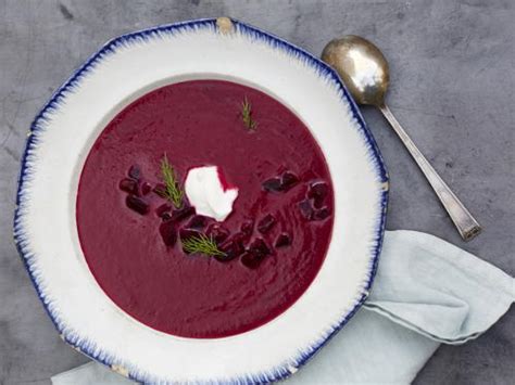 lilyas-summer-beet-borscht-cookstrcom image