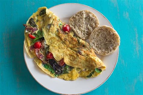 low-fodmap-blt-omelet-with-blue-cheese-fodmap image