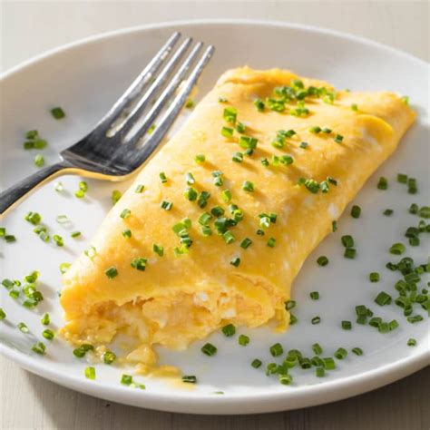 omelet-with-cheddar-and-chives-cooks-illustrated image