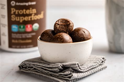 mexican-hot-chocolate-protein-balls-amazing-grass image