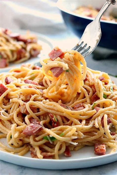 spaghetti-alla-carbonara-with-ham-crunchy-creamy image