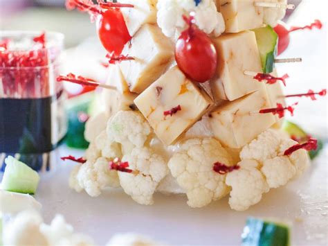 how-to-make-edible-holiday-and-christmas-centerpieces image