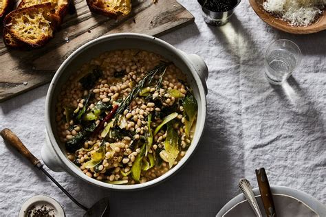 stewy-white-beans-with-escarole-garlic-and-sizzled image