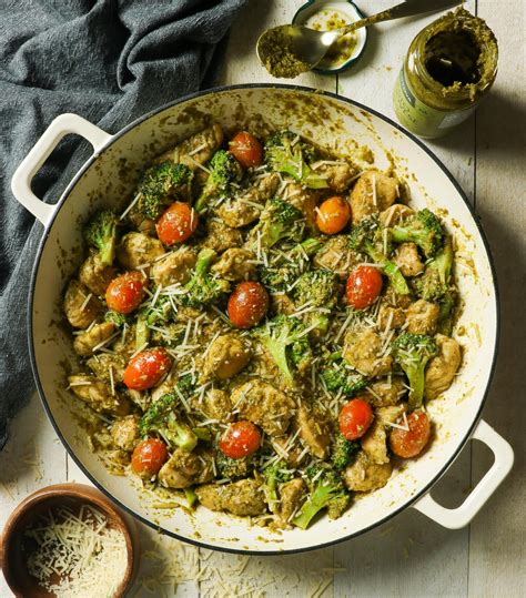 20-minute-pesto-chicken-broccoli-keto-low-carb image