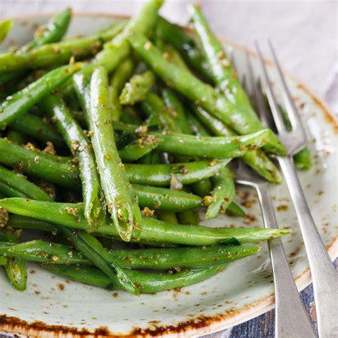 green-beans-with-almond-pesto-bigoven image