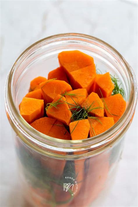 super-easy-quick-pickled-carrots-recipe-randa image