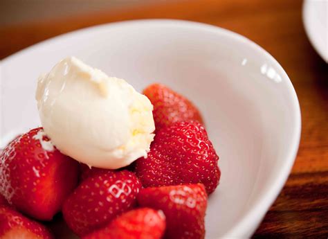 what-is-english-clotted-cream image