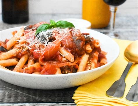 jamie-style-aubergine-tomato-pasta-sauce-tinned image