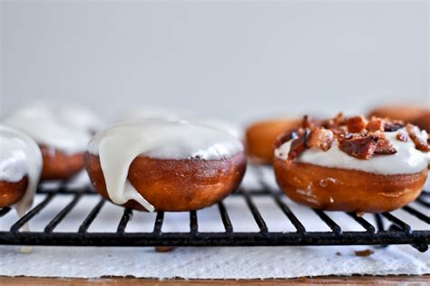 mini-maple-bacon-doughnuts-howsweeteatscom image