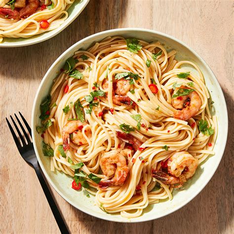 red-curry-shrimp-linguine-recipe-rachael-ray-in-season image