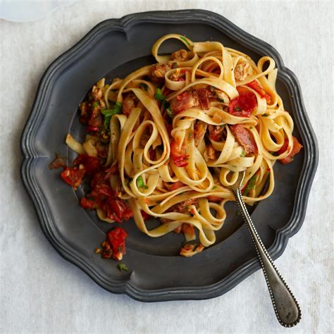 linguine-with-clams-bacon-and-tomato-food-wine image