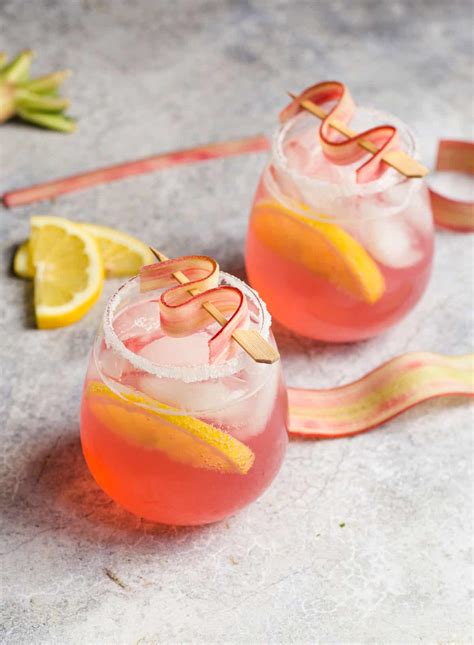 rhubarb-lemon-fizz-a-rhubarb-cocktail-vindulge image