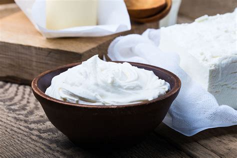 best-sour-cream-substitutes-including-non-dairy image