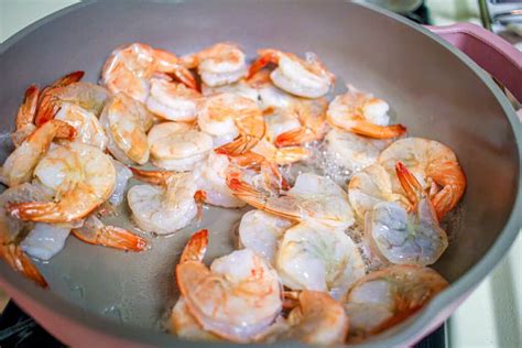 vietnamese-pork-and-shrimp-spring-rolls-gỏi-cuốn-tm image