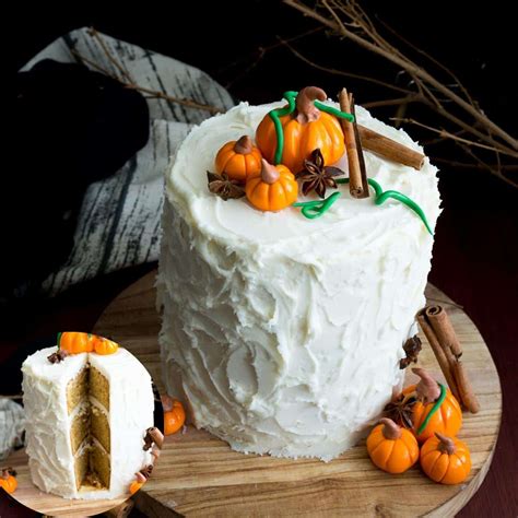 easy-frosted-pumpkin-spice-latte-cake-veena-azmanov image