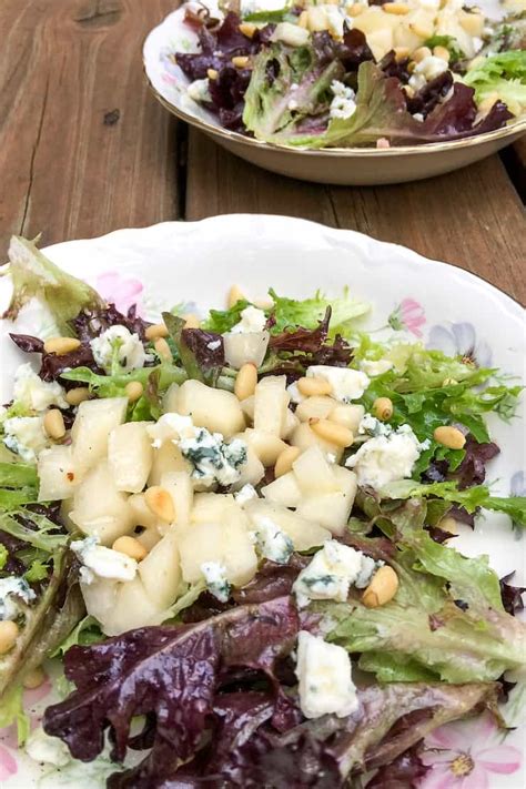 pear-and-blue-cheese-salad-the-hungry-bluebird image