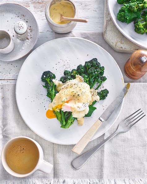 poached-egg-purple-sprouting-broccoli-and-tarragon image