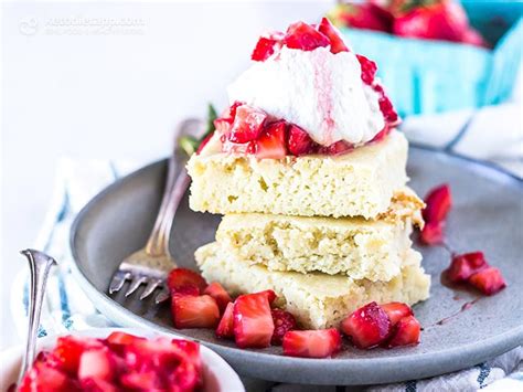 easy-low-carb-strawberry-shortcake-ketodiet-blog image