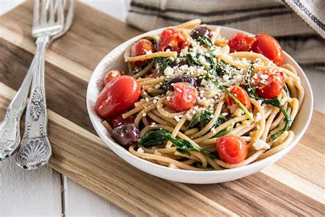 easy-greek-pasta-with-tomatoes-and-feta-jen image