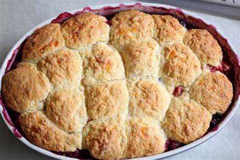 berry-cobbler-with-cheddar-biscuits-recipe-zobakes image