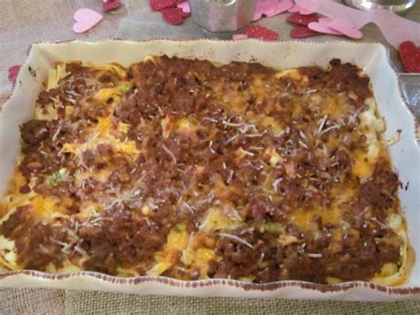 cheesy-beef-noodle-bake-family-savvy image