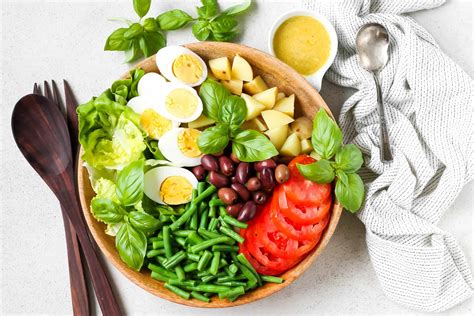 vegetarian-nioise-salad-hey-nutrition-lady image
