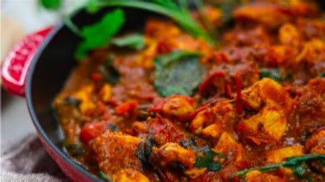 tomato-sauce-curry-with-garam-masala-and-curry-powder image