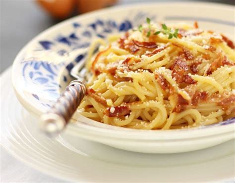 authentic-spaghetti-carbonara-recipe-easy-pasta image