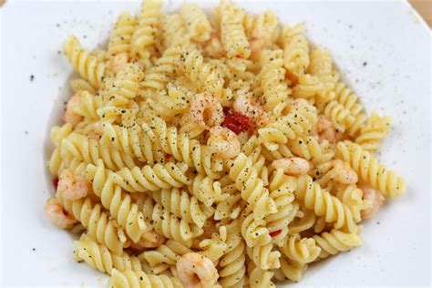 oil-and-garlic-pasta-with-prawns-quick-and-easy image