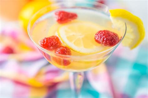 best-spiked-lemonade-recipes-aspiring-winos image