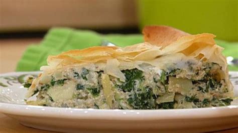 spinach-artichoke-ricotta-pie-recipe-rachael-ray-show image