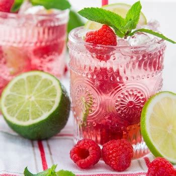 raspberry-dream-recipe-absolut-drinks image