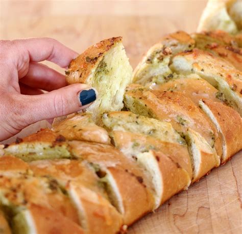 cheesy-bloomin-french-bread-lisas-dinnertime-dish image