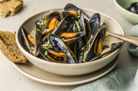 steamed-mussels-in-white-wine-recipe-the-spruce-eats image
