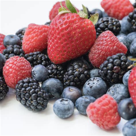 berries-and-nutrition-the-latest-research image