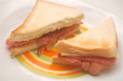 how-to-make-a-bacon-and-ham-sandwich-wikihow image