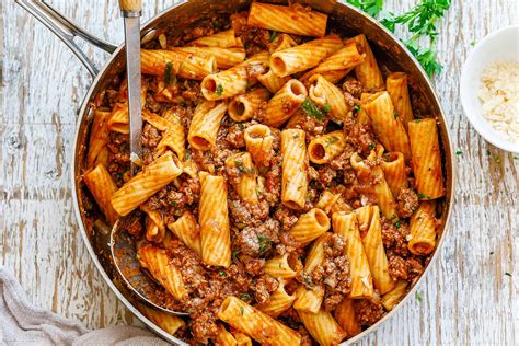 beef-pasta-in-tomato-sauce-beef-ragu-pasta image