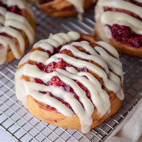 strawberry-cinnamon-rolls-with-cream-cheese-frosting image