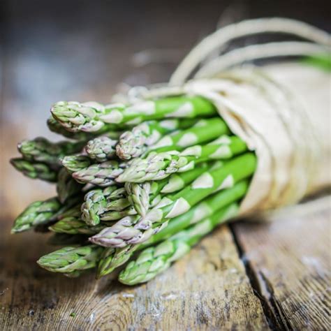 asparagus-pizza-with-goat-cheese-chatelaine image