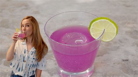 how-to-make-a-sparkly-butterfly-pea-flower-margarita image