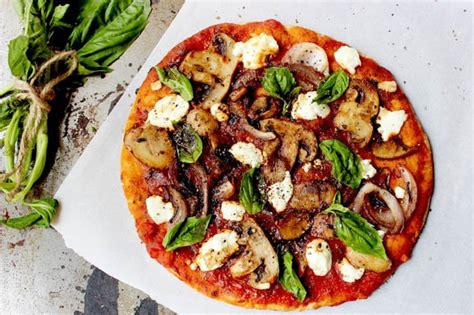 caramelized-onion-goat-cheese-pita-pizza-food image