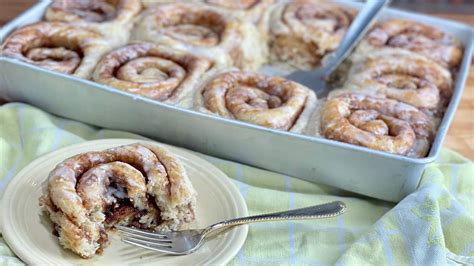 soft-and-gooey-bakery-style-cinnamon-rolls-amycakes image