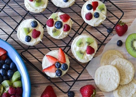 easy-mini-fruit-pizzas-somewhat-simple image