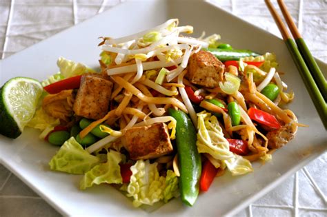 vegan-chow-mein-with-tofu-and-vegetables image