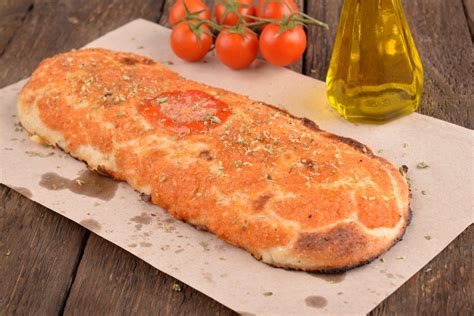 sfincione-sicilian-style-pizza-sicilian-food-culture image