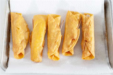 taquitos-de-pollo-chicken-taquitos-recipe-simply image