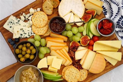 how-to-make-a-cheese-plate-canadian-goodness image