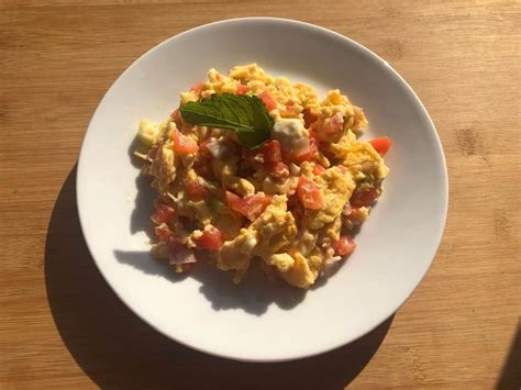 scrambled-eggs-with-tomato-goat-cheese-and image