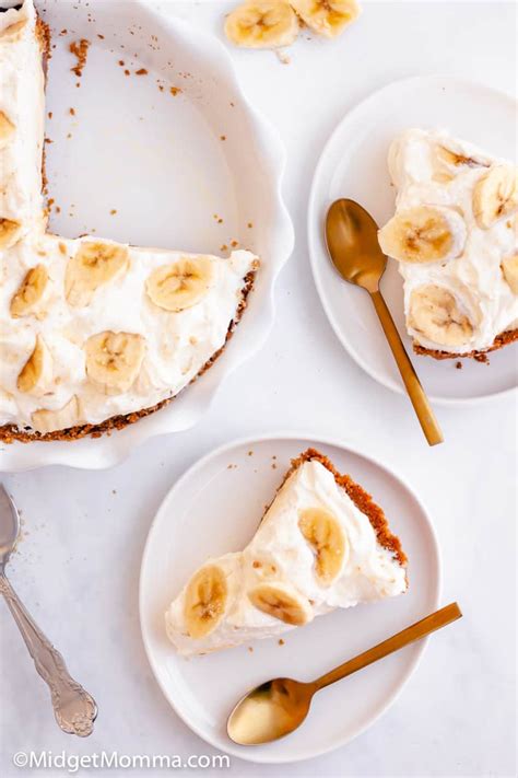 banana-cream-pie-with-graham-cracker-crust image